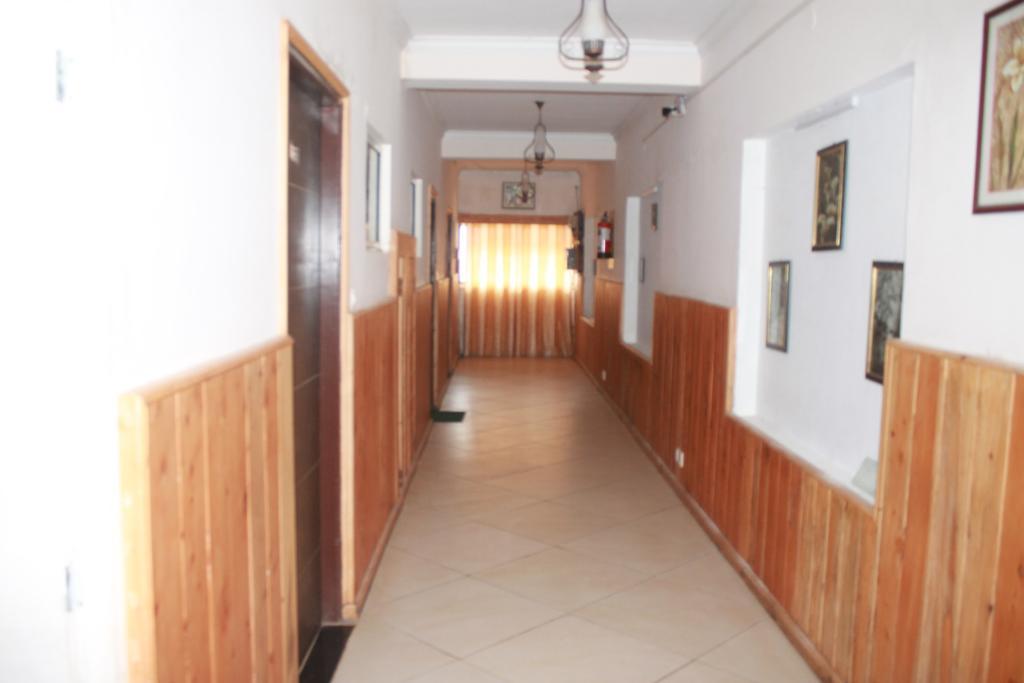 Hotel Sapphire Grand Ooty Exteriör bild