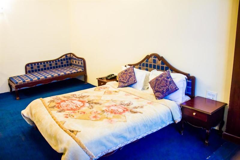 Hotel Sapphire Grand Ooty Exteriör bild